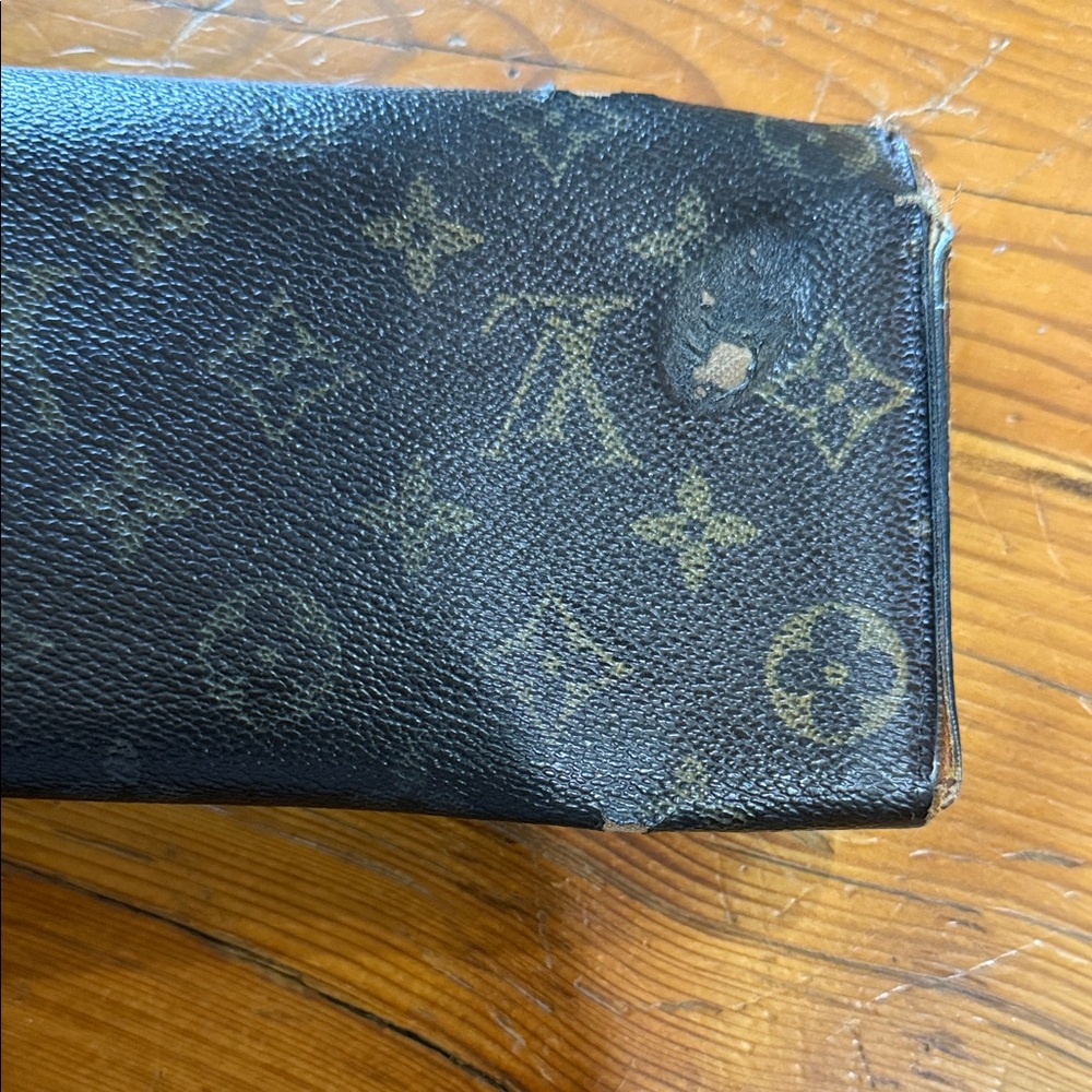 Louis Vuitton Black and Gold Monogram Wallet - Picture 14 of 14